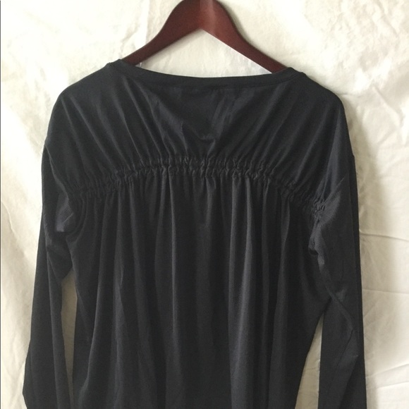 Fabletics,NWT, “Cashel L/S cinched back top” - Picture 6 of 7